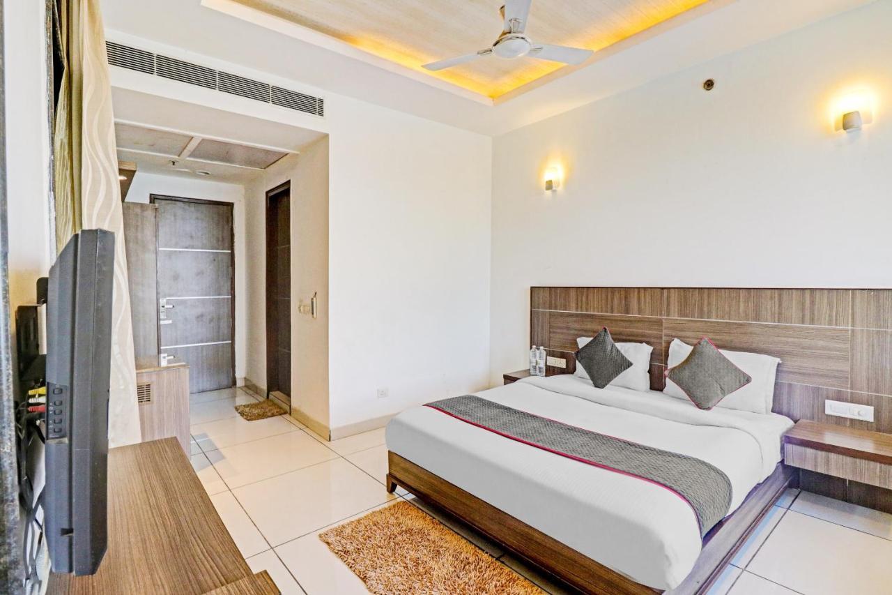 Oyo Townhouse 484 Sanskriti Hotel Delhi  Exterior photo